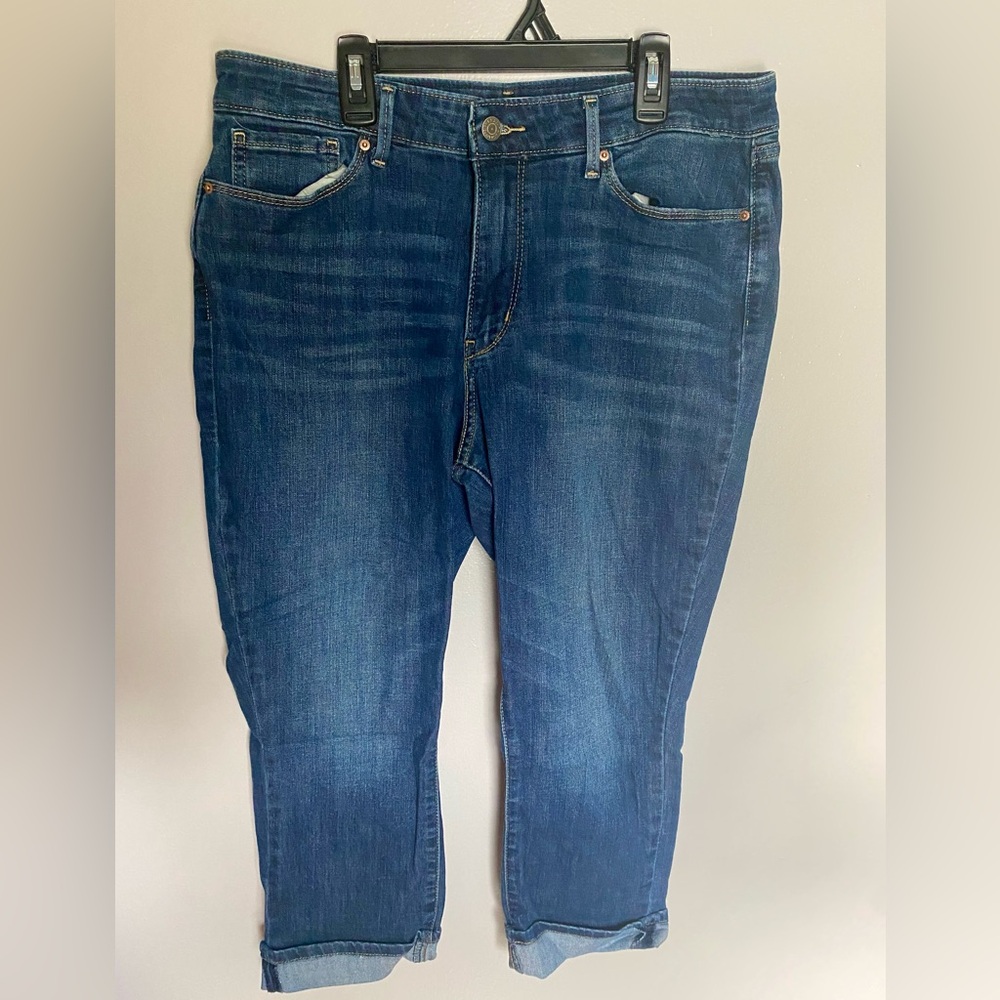 Signature Levi Strauss Mid-rise Capri